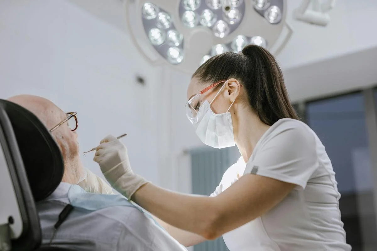 Cum alegi biomaterialele pentru sinus lift: granulometrie, resorbție și menținerea volumului