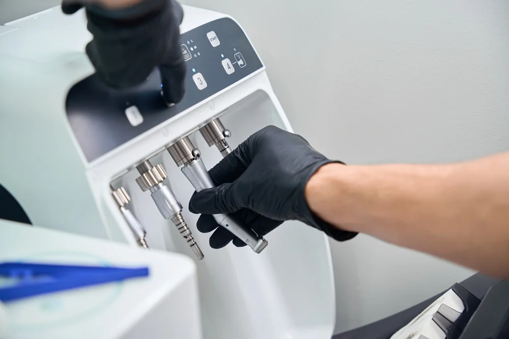 Întreținerea echipamentelor dentare: sfaturi pentru performanță și durabilitate maximă