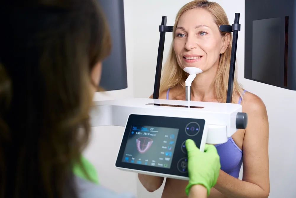 Când este recomandat un CBCT dentar? Ghid clinic pe specialități