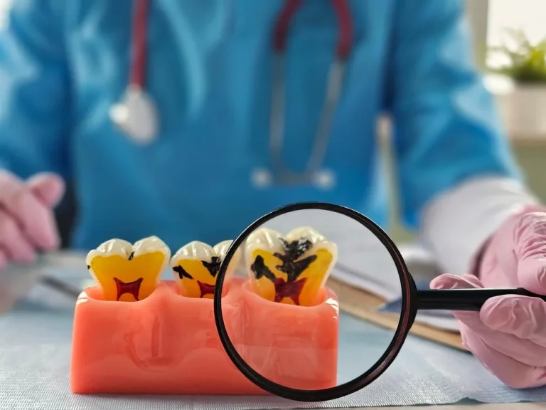 Ergonomie în stomatologie: cum te ajută lupele să previi durerile cervicale și lombare